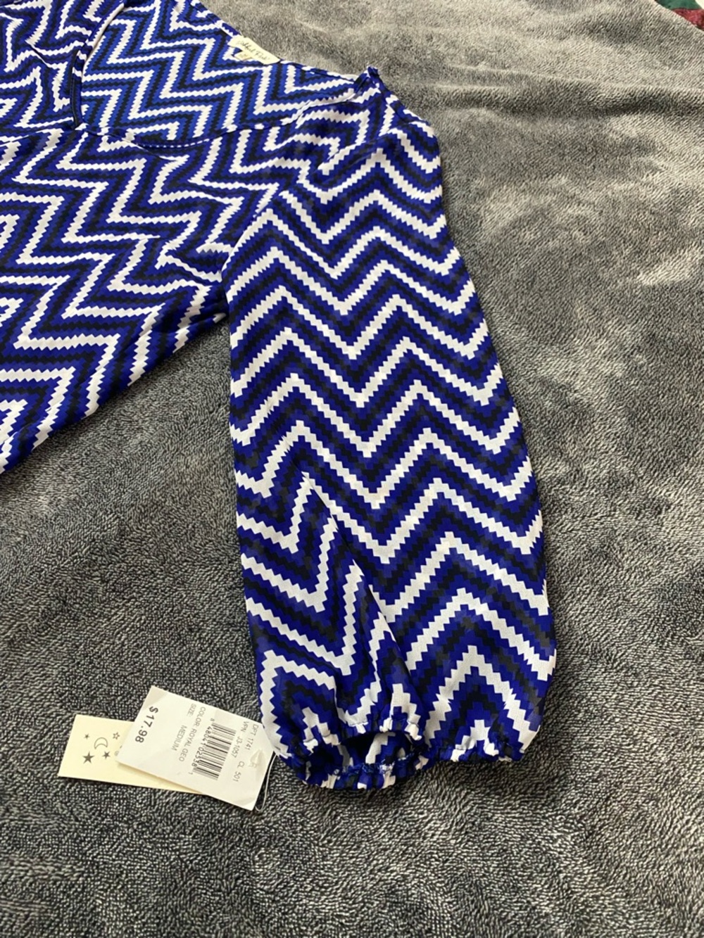 NWT Wishful Park Royal Blue Chevron Print 3/4 Puff Sleeve Size Medium - Picture 4 of 8